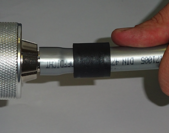 Расширение трубы расширителем для труб из сшитого полиэтилена из набора TIM инструмента гидравлического для PEX труб (TIM FT1240B QC)